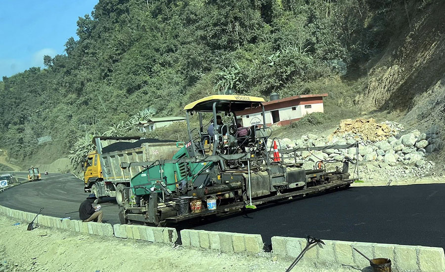 सडक स्तरोन्नतिका लागि एडीबीले ४७ अर्ब रुपैयाँ दिने सडक स्तरोन्नतिका लागि एडीबीले ४७ अर्ब रुपैयाँ दिने