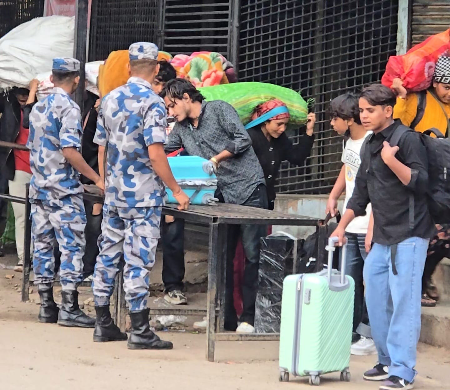 सीमा क्षेत्रमा दसैँतिहारको चहलपहल