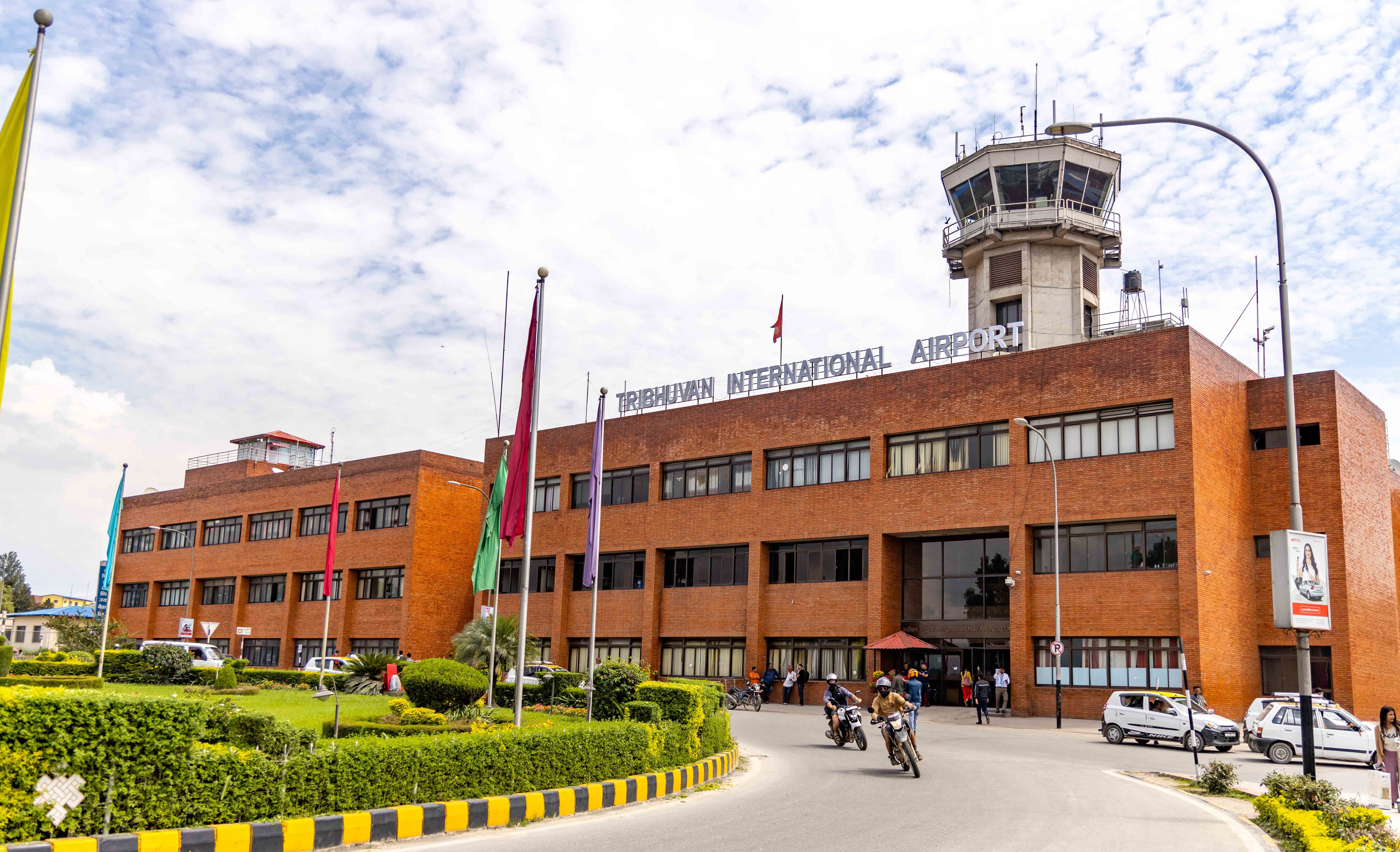 विमानस्थलमा वार्षिक १३ लाख बढी यात्रुलाई सेवा विमानस्थलमा वार्षिक १३ लाख बढी यात्रुलाई सेवा