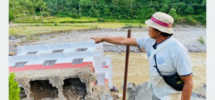 ‘आफ्नै खेत बगेको भन्दा वडा भवन ढलेकामा दुःख लागेको छ ’ ‘आफ्नै खेत बगेको भन्दा वडा भवन ढलेकामा दुःख लागेको छ ’