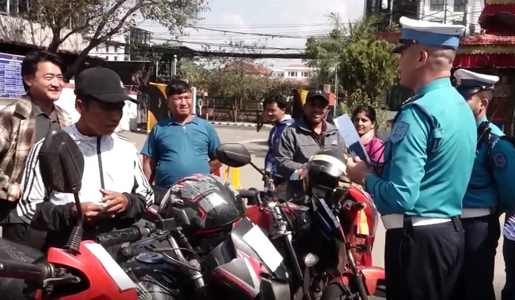 चाडपर्व लक्षित ट्राफिक प्रहरीको सक्रियता : सुरक्षित यात्राका लागि सचेतना