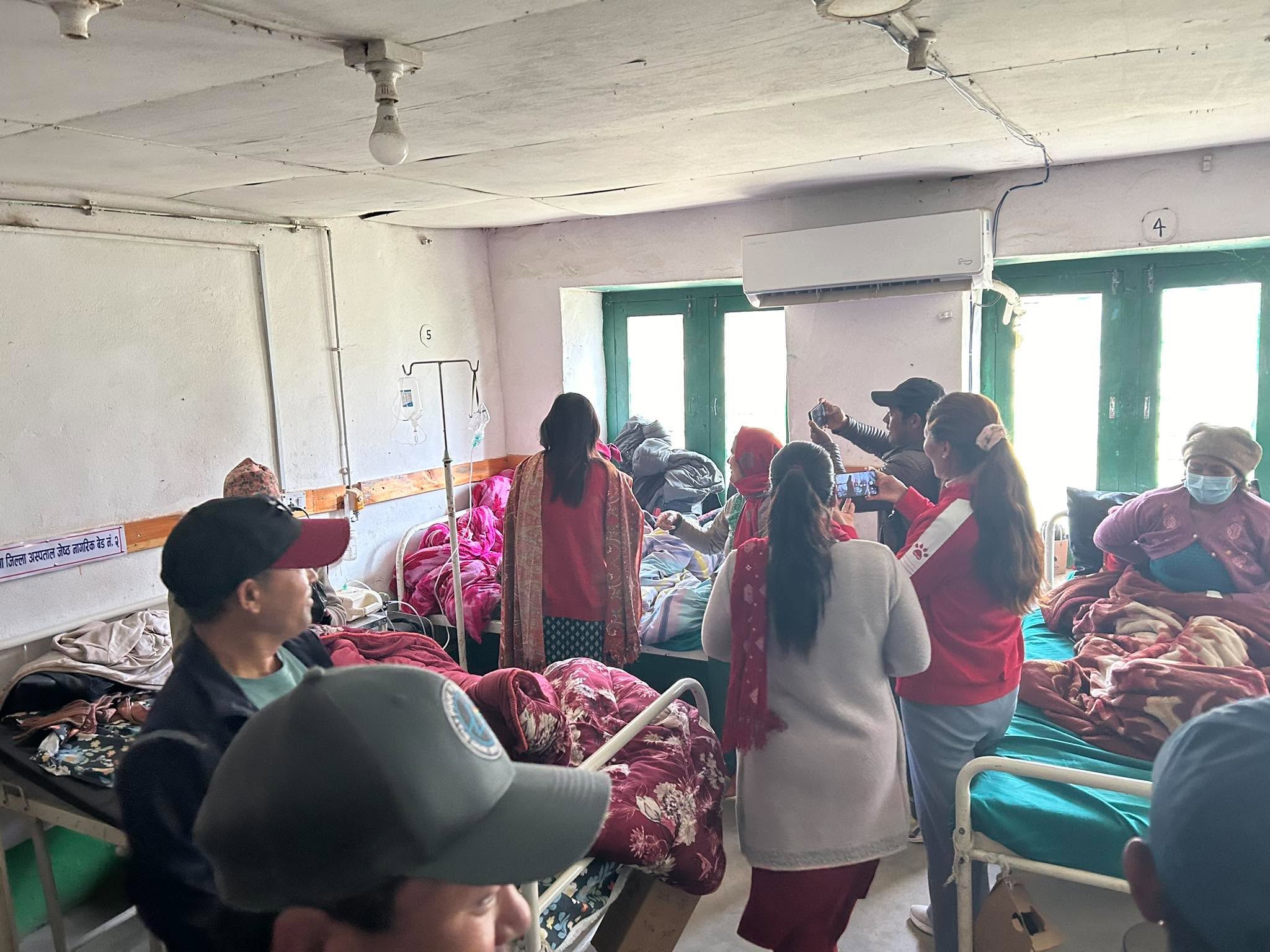हुम्लामा मौसमी फ्लुको संक्रमण बढ्यो, दैनिक ४० जनासम्म बिरामी अस्पतालमा हुम्लामा मौसमी फ्लुको संक्रमण बढ्यो, दैनिक ४० जनासम्म बिरामी अस्पतालमा