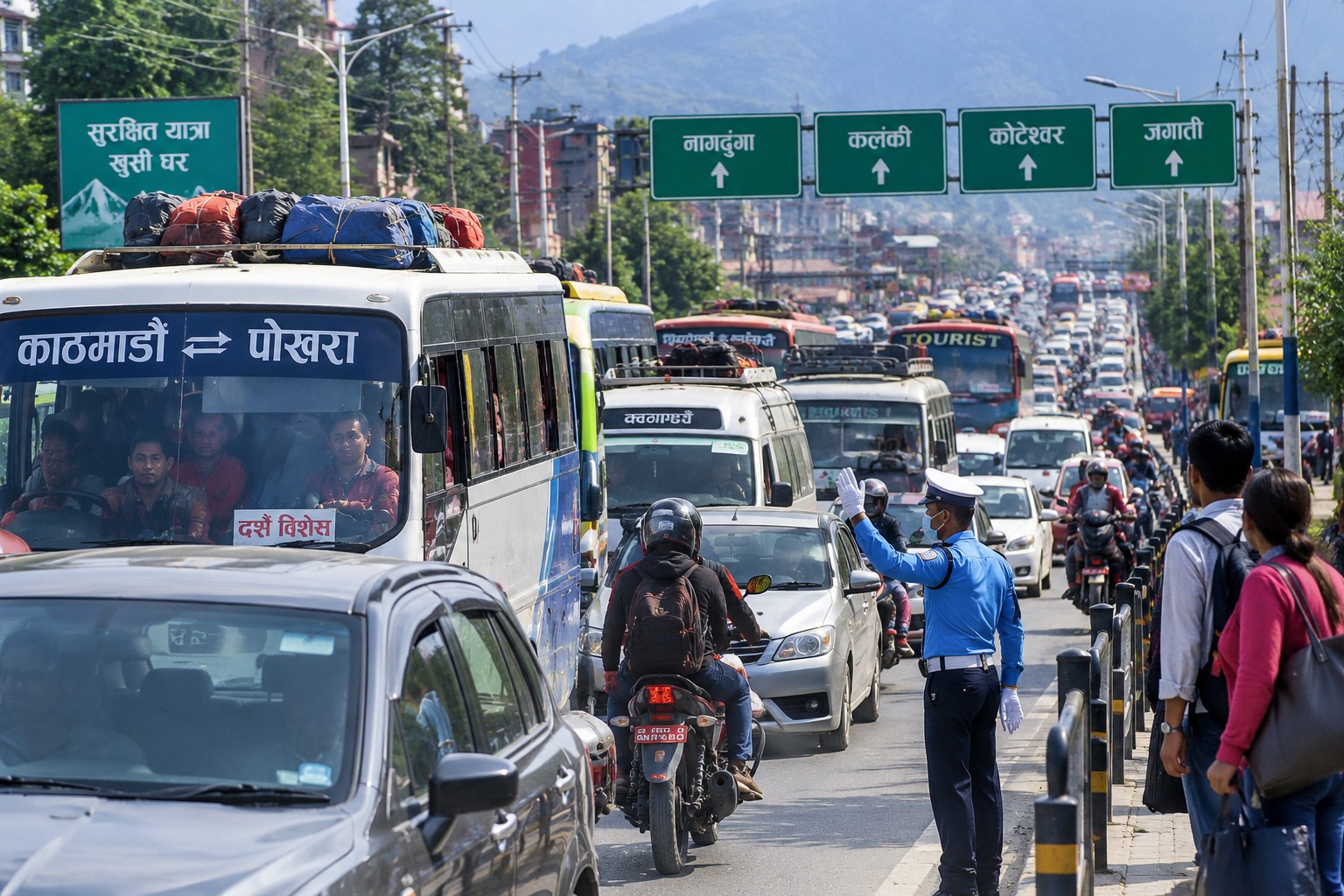 दसैँ बिदा सकिएसँगै राजधानी फर्किनेको लर्को, मुख्य नाकामा सवारी चाप